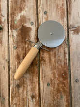 Last inn bildet i Galleri-visningsprogrammet, Pizzahjul- pizzaskjærer
